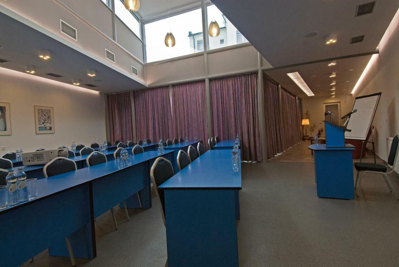 לוהקוביק Hotel Krystal מראה חיצוני תמונה